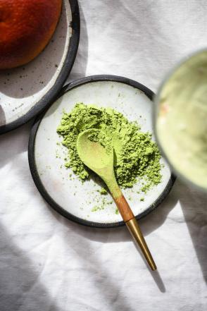 طرز تهیه پودر حنا برای طراحی روی پوست