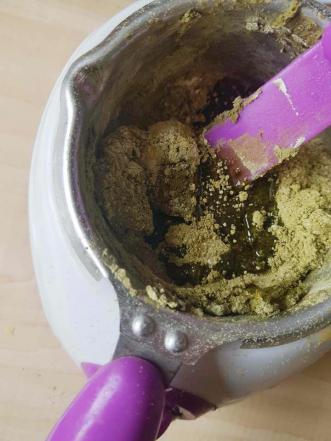 فروشنده انواع حنای سیاه طبیعی