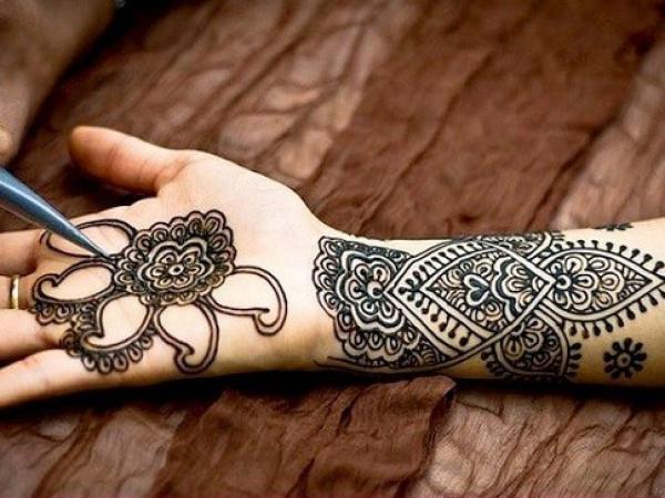 آشنایی مختصری با حنا سیاه