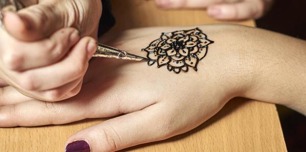 توزیع انواع پودر حنا مشکی