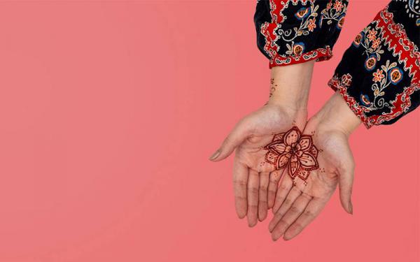 بررسی اثرات ضد میکروبی حنا